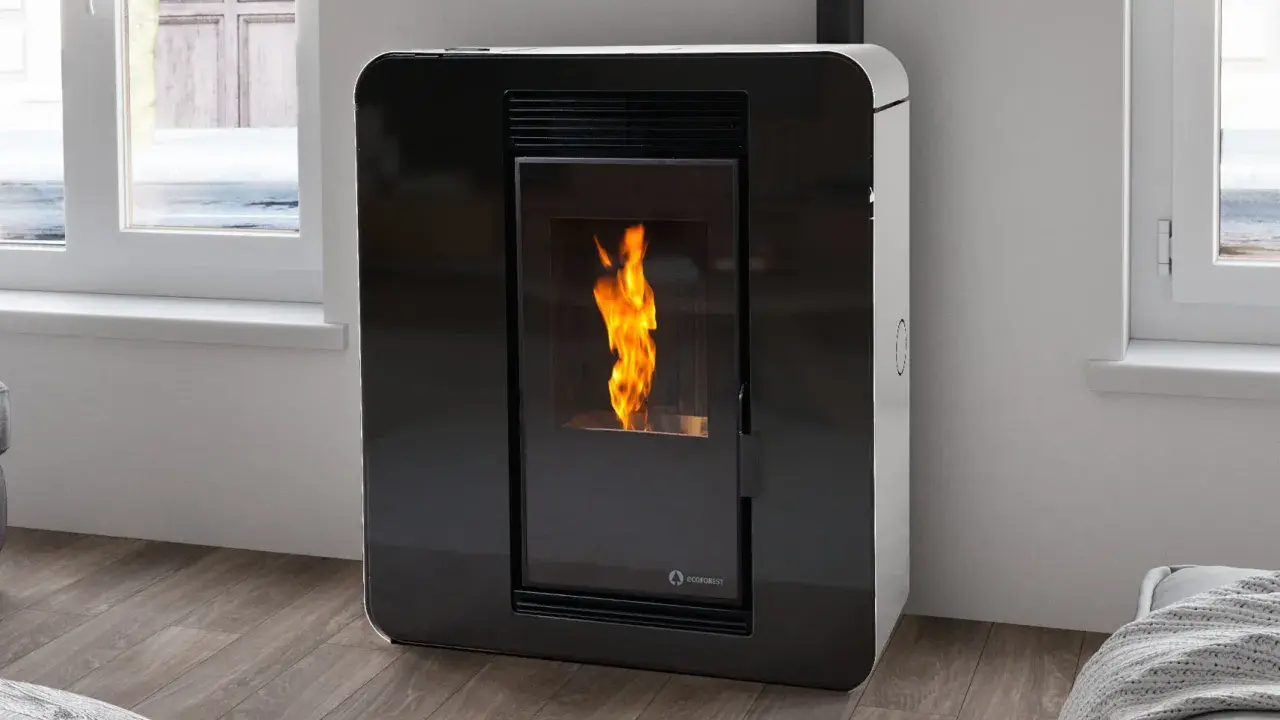 Estufa de pellets moderna con llama encendida, lista para la instalación. Calienta tu hogar con estilo.