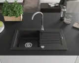 Fregadero moderno con grifo cromado y escurridor. La altura del desague fregadero es ideal para el uso diario.
