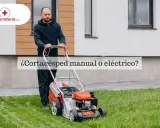 Hombre empujando un cortacésped, explorando los diferentes tipos de cortacésped para elegir el ideal.
