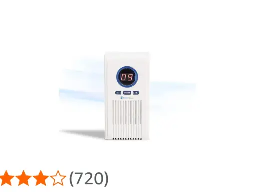 Dispositivo blanco para limpieza con ozono, con pantalla digital y botones.
